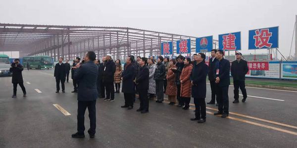 省人大代表觀摩團(tuán)一行到渭南南京金龍電動車項(xiàng)目現(xiàn)場查看工程進(jìn)度