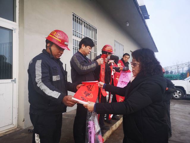 陜煤建設(shè)洗選煤運(yùn)營(yíng)公司澄合山陽(yáng)運(yùn)營(yíng)項(xiàng)目部黨支部“春聯(lián)”送給一線職工
