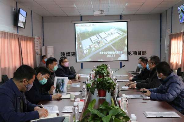 公司領(lǐng)導(dǎo)侯本英、楊讓順一行深入渭南分公司南京金龍項(xiàng)目檢查復(fù)工及防疫工作
