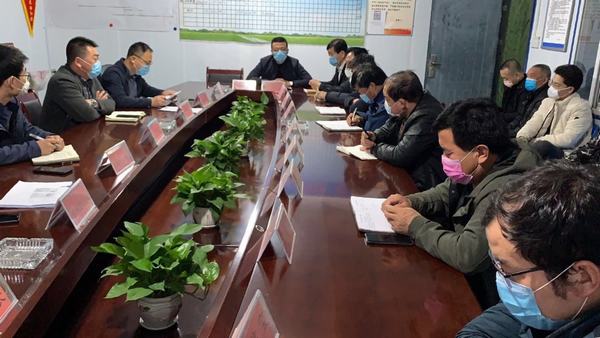 陜煤建設(shè)礦建二公司小保當三項目部戰(zhàn)疫情抓安全把牢班組管理“第一關(guān)”