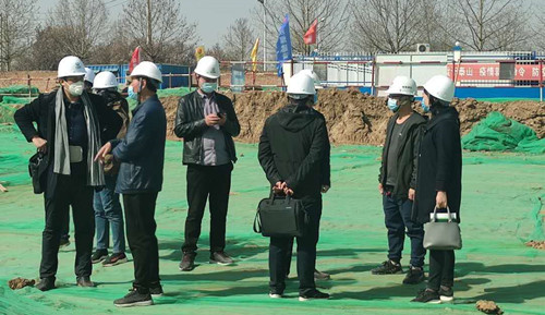 中央儲備糧西安直屬庫有限公司西安分公司處長陳紅蒞臨天工公司承建的中儲糧項目部檢查指導工作