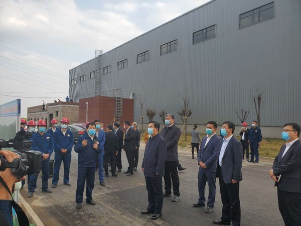 韓城市代市長亢振鋒深入陜煤建設漢中分公司龍鋼富軋回遷煤氣管道項目視察