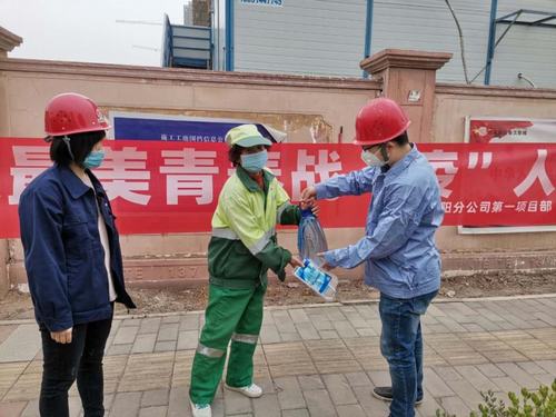 學雷鋒、展風采，爭做最美青年“戰(zhàn)疫人”