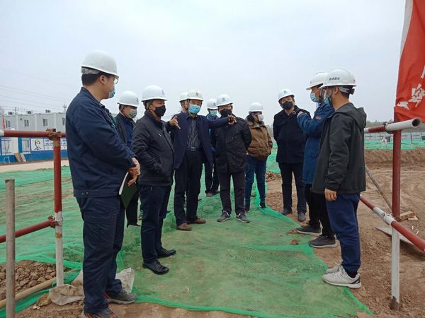 中央儲備糧新建項目領(lǐng)導(dǎo)小組組長、指揮部指揮長、副總經(jīng)理王錄印蒞臨天工公司中儲糧項目檢查指導(dǎo)工作