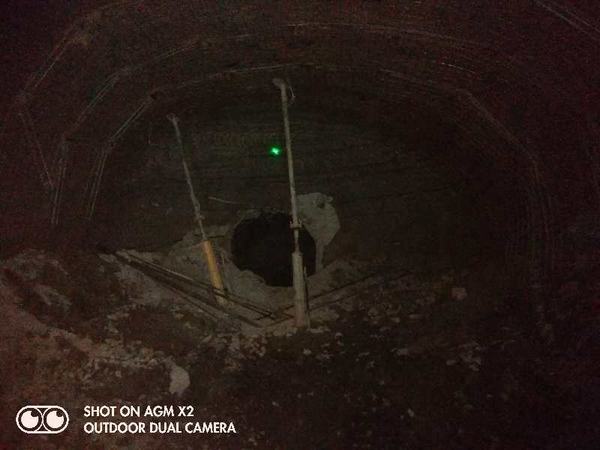 陜煤建設(shè)礦建二公司小保當(dāng)三項(xiàng)目部二號煤礦井底車場永久避難硐室與2-2煤輔助運(yùn)輸大巷工程實(shí)現(xiàn)順利貫通