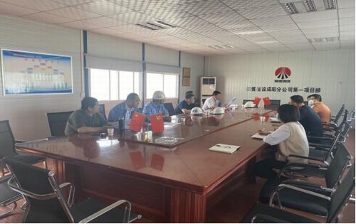 咸陽(yáng)分公司第一項(xiàng)目部承建的大秦·山水逸境項(xiàng)目一期主體及車(chē)庫(kù)地基與基礎(chǔ)順利驗(yàn)收