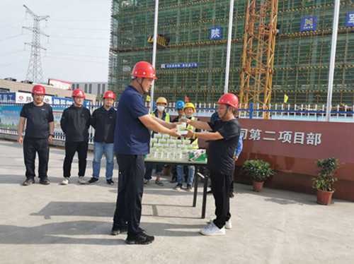 陜煤建設(shè)漢中分公司清涼慰問走心走實送心坎