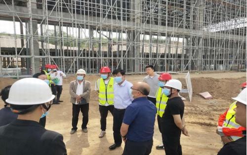 彬州市市長王宏志蒞臨銀西高鐵彬州東站前廣場(chǎng)項(xiàng)目檢查指導(dǎo)工作