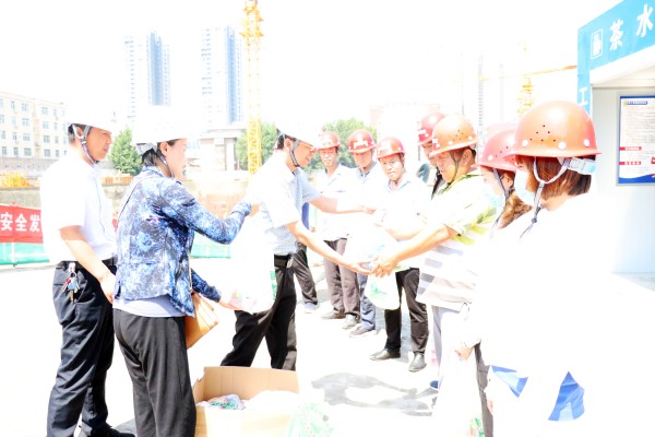 陜煤建設(shè)澄合分公司扎實開展夏日送清涼活動