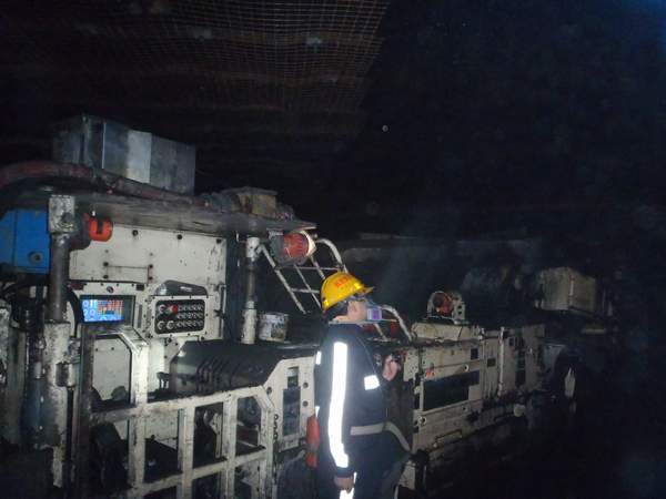 陜煤建設(shè)掘進公司：14部系統(tǒng)！8000米運距！鐵軍再次攻堅克難