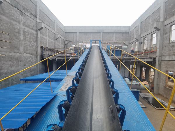 陜煤建設(shè)礦建二公司承建車村煤礦一號井主斜井膠帶輸送機(jī)成功試運(yùn)轉(zhuǎn)