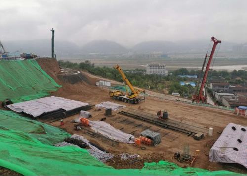 陜煤建設(shè)咸陽分公司:彬州市銀西高鐵東站前廣場施工小記