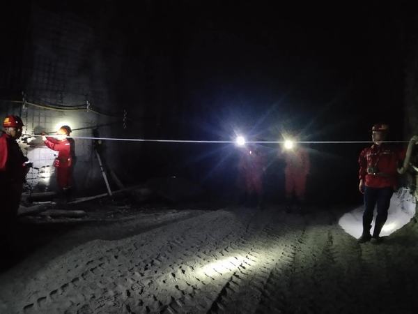 陜煤建設(shè)礦建二公司王峰回風(fēng)立井變電所順利通過(guò)檢查驗(yàn)收