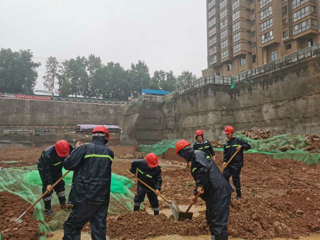 陜煤建設(shè)韓城分公司土建二項(xiàng)目部：雨期來(lái)臨，聞“汛”而動(dòng)，嚴(yán)陣以待抓“三防”