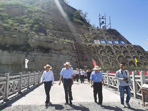 榆林市人大主任錢(qián)勞動(dòng)赴陜煤建設(shè)漢中分公司吳堡橫溝溫泉項(xiàng)目觀摩