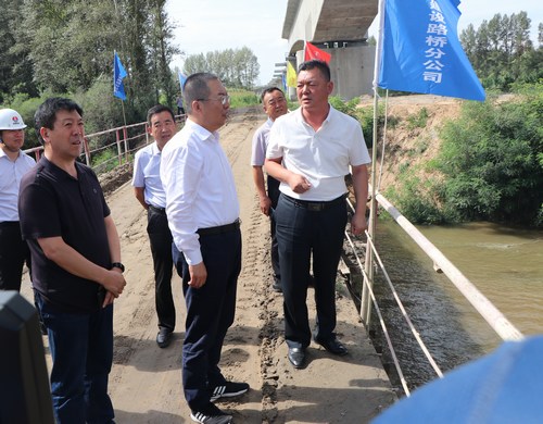 榆林市委副書(shū)記、市長(zhǎng)李春臨深入陜煤建設(shè)路橋分公司靖神鐵路項(xiàng)目調(diào)研指導(dǎo)