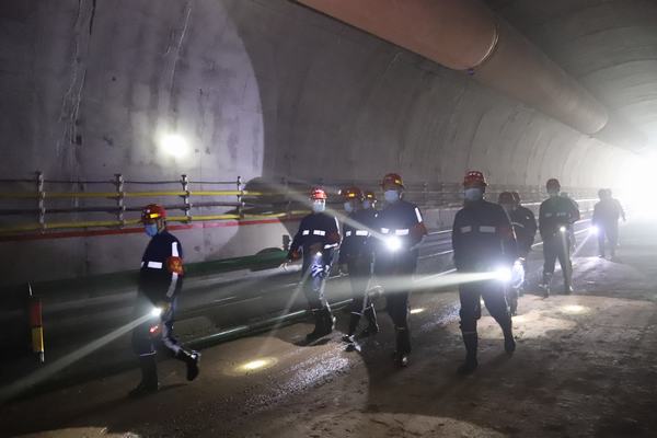 陜煤建設礦建二公司開展“煤礦安全生產(chǎn)標準化”內(nèi)部對標活動