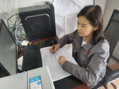 與青春有個“碰撞”，她們在工地綻放