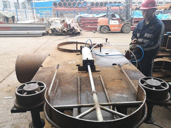 陜煤建設(shè)澄合分公司安裝三隊(duì)“超大號(hào)”管卡煒彎?rùn)C(jī)新鮮出爐