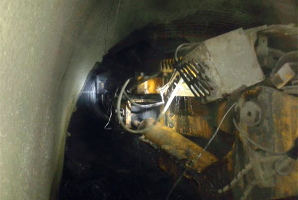 陜煤建設(shè)礦建三公司雙龍項目部二盤區(qū)輔助運輸巷與10#聯(lián)絡(luò)巷順利貫通