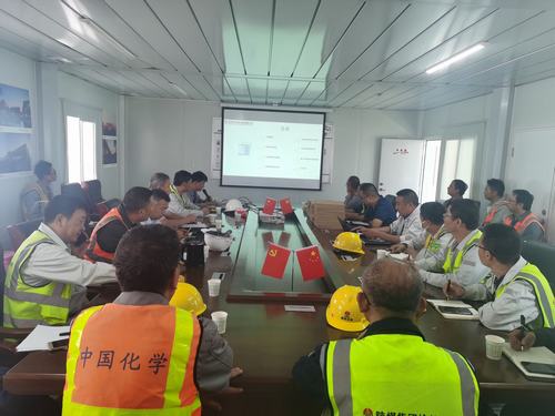 陜煤建設(shè)銅煤公司十六項目部承建的榆林化學(xué)大件組焊廠房順利通過竣工驗收