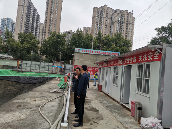 贠公法蒞臨智慧泊車(chē)公司施工現(xiàn)場(chǎng)檢查指導(dǎo)工作