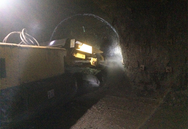 陜煤建設(shè)礦建三公司雙龍項(xiàng)目部二盤(pán)區(qū)膠帶機(jī)運(yùn)輸巷如期開(kāi)工