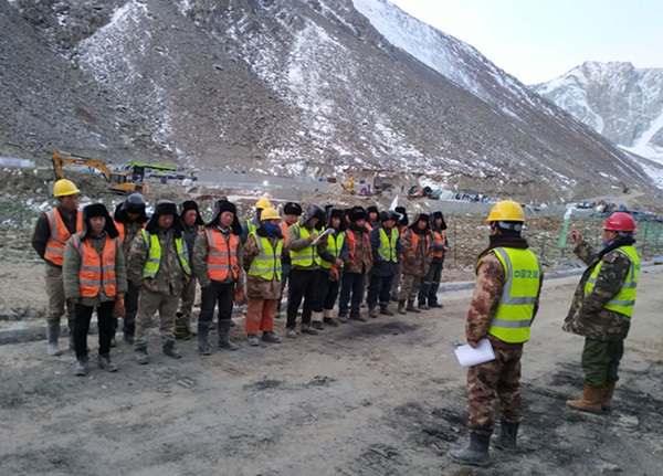 陜煤建設(shè)礦建三公司：開(kāi)好班前會(huì)，彈好安全管理“前奏曲”