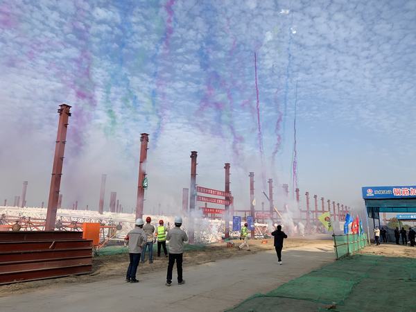 陜煤建設(shè)渭南分公司南京金龍建設(shè)項目車身沖焊聯(lián)合廠房焊接球網(wǎng)架順利頂升