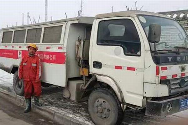 陜煤建設礦建二公司新型無軌膠輪車正式投用