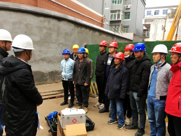 陜煤建設(shè)澄合分公司第十一項(xiàng)目部首次開展有限空間應(yīng)急演練“動真格”