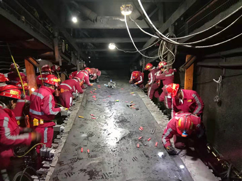 陜煤建設(shè)機(jī)電安裝公司硫化班組在實踐中落實學(xué)習(xí)成效