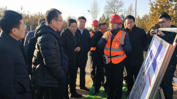 榆林市政協(xié)副主席、政府秘書長、科創(chuàng)新城管委會主任趙志平一行蒞臨科創(chuàng)新城市政一期工程N1項目指導(dǎo)工作