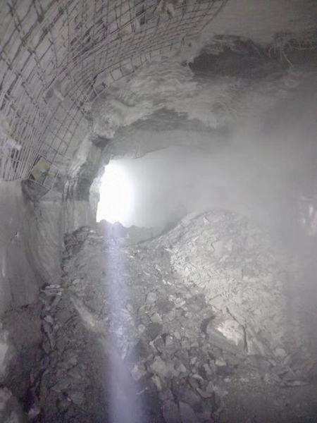 陜煤建設(shè)礦建二公司車村項(xiàng)目部:3101工作面回風(fēng)順槽聯(lián)絡(luò)巷與3-2煤西翼輔助運(yùn)輸大巷貫通