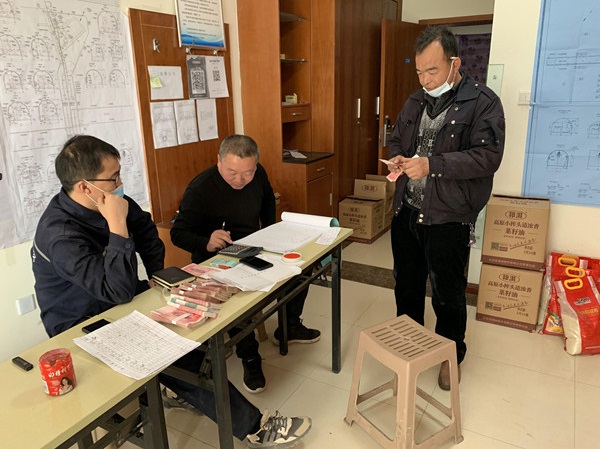 陜煤建設(shè)澄合分公司第一機(jī)電安裝隊讓農(nóng)民工開開心心過大年