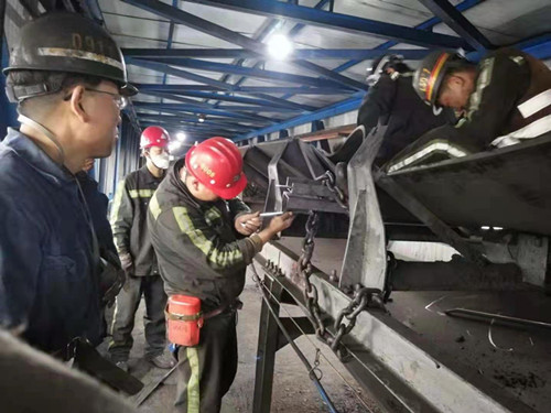 【春節(jié)一線報道】陜煤建設(shè)機(jī)電安裝公司春節(jié)完成黃陵二號礦111膠帶更換