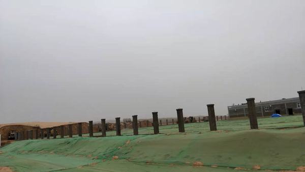 陜煤建設(shè)榆林公司開(kāi)展裸露土地集中整治 讓沙土地披上新“綠衣”