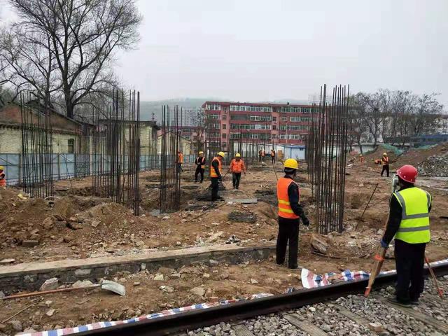 鐵運(yùn)分公司機(jī)車維修中心培訓(xùn)基地工程項目綜合樓順利完成樁基礎(chǔ)驗收