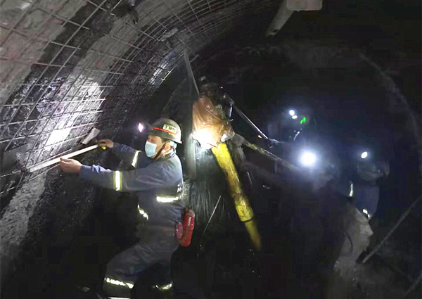 陜煤建設(shè)礦建三公司：貫通啦！雙龍項目部二盤區(qū)運輸大巷與10#聯(lián)巷“牽手”成功