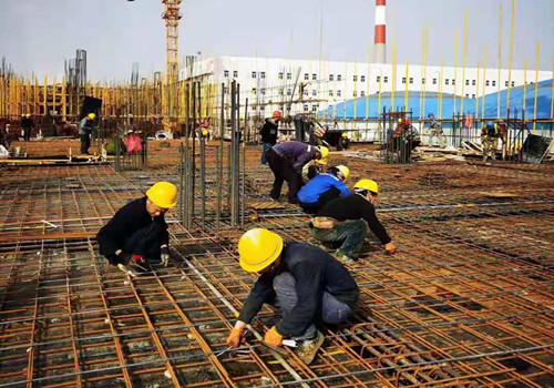 揮灑汗水，亮劍拼搏，以勞動(dòng)為五一添色彩