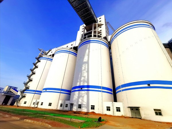 同舟共濟(jì)揚(yáng)帆起，乘風(fēng)破浪萬(wàn)里航