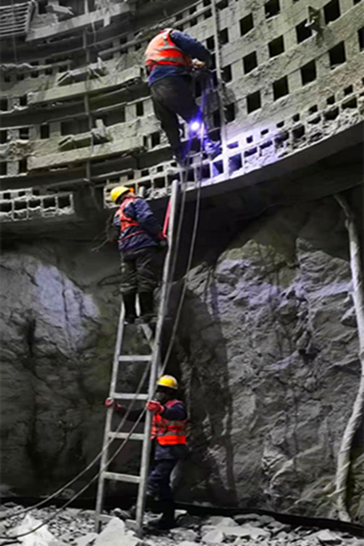 陜煤建設(shè)礦建三公司天山項(xiàng)目部：不待揚(yáng)鞭自?shī)^蹄