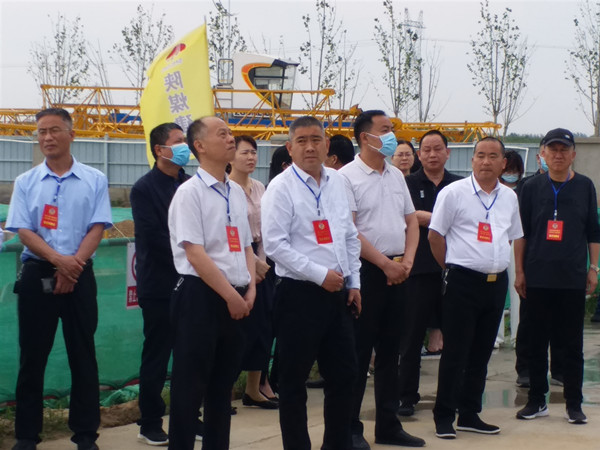 河南長(zhǎng)葛市政協(xié)黨組書(shū)記、主席寇永志一行調(diào)研河南龐源塔式起重機(jī)制造項(xiàng)目建設(shè)情況
