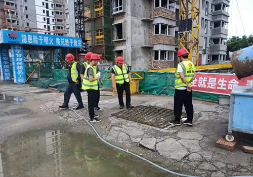 陜煤建設(shè)咸陽(yáng)分公司第五項(xiàng)目部扎實(shí)開展“雨季三防”應(yīng)急工作