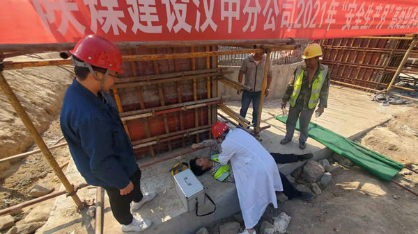 陜煤建設(shè)漢中分公司第十項目部認真開展事故警示教育暨應(yīng)急演練活動