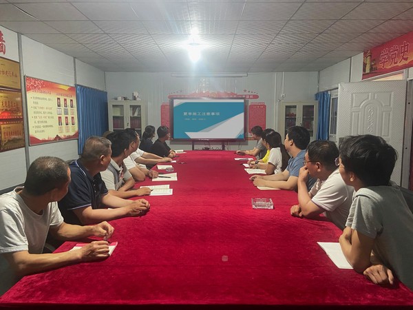 炎炎夏日送清涼 點滴關(guān)懷暖人心