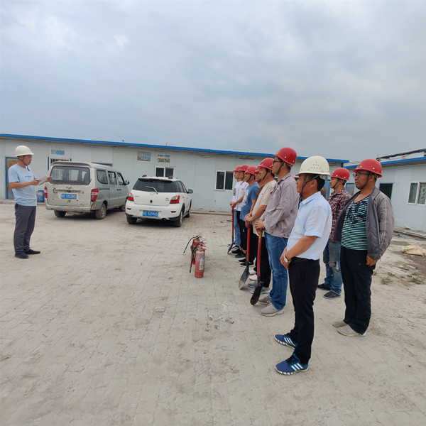 陜煤建設(shè)澄合分公司第十二項(xiàng)目部舉行“安全生產(chǎn)月”消防演練