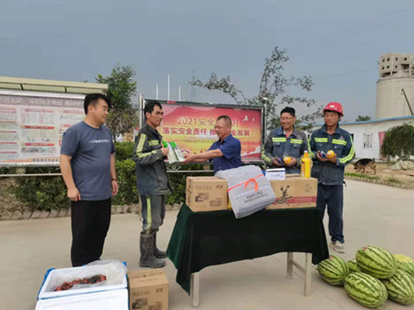 陜煤建設(shè)機電安裝公司：辦實事為職工撐起“遮陽傘”