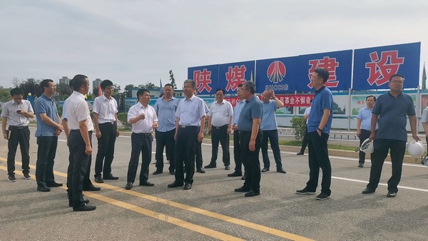 渭南市代市長陳曉勇一行深入南京金龍純電動(dòng)商用車建設(shè)項(xiàng)目視察工作