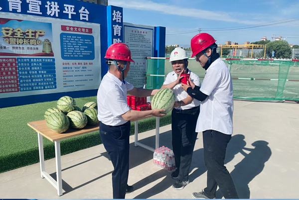 陜煤建設(shè)西北分公司開展“高溫慰問送清涼，情系基層暖人心”活動